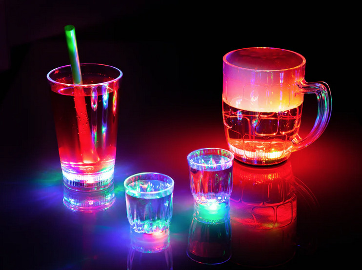 Blinkende Partyglas , festglas med lys i, lys i flag,  Blinkende festglas, gaver til max 40 kr, gaver til 40 kr, pakkelegsgaver, gaver til pakkelegen til max 40 kr 